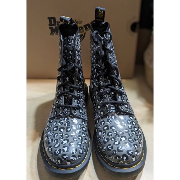 Dr. Martens 1460 Women's Gray Loud Leopard Smooth Leather Lace Up Boots UK 5 NIB - Picture 5 of 15